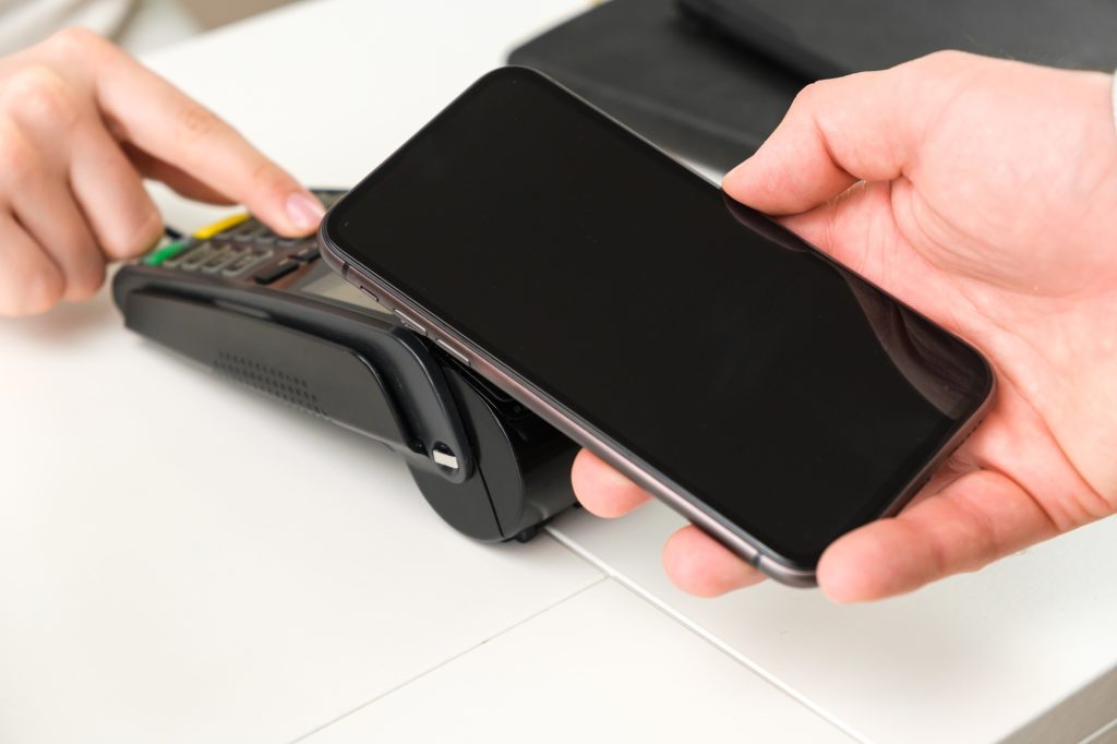 Contactless payment using smartphone by POS payment terminal